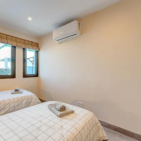 Exclusive 2bedrm Aircon 200m אדחה