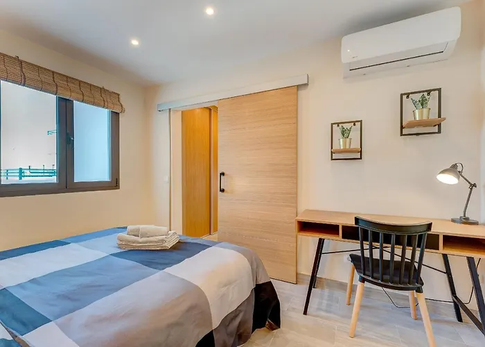 Exclusive 2bedrm Aircon 200m Appartamento