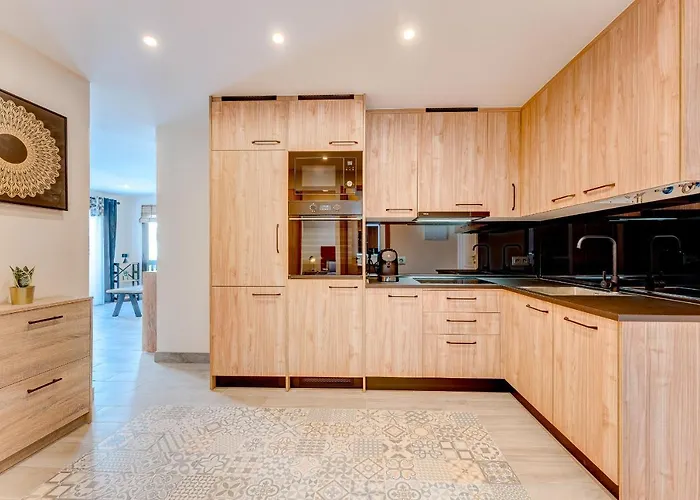 Exclusive 2bedrm Aircon 200m Appartamento