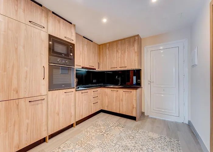 Exclusive 2bedrm Aircon 200m Appartamento *