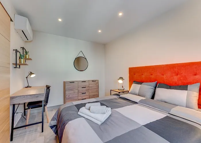 Exclusive 2bedrm Aircon 200m Appartamento