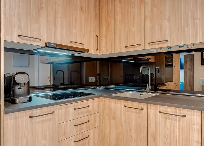 Exclusive 2bedrm Aircon 200m Appartamento *