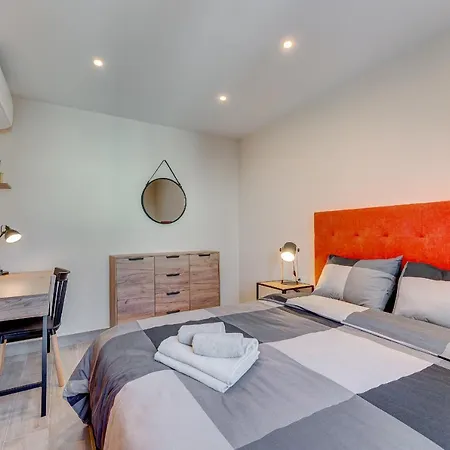 Exclusive 2bedrm Aircon 200m Apartment