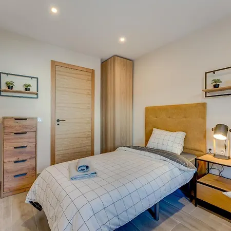 Lejlighed Exclusive 2bedrm Aircon 200m